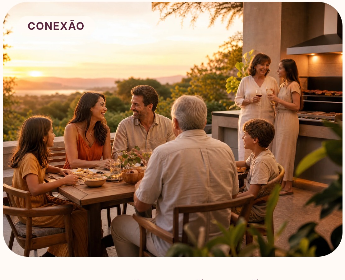 Família de várias gerações reunida em uma mesa ao entardecer, em uma cena de convivência e conexão.